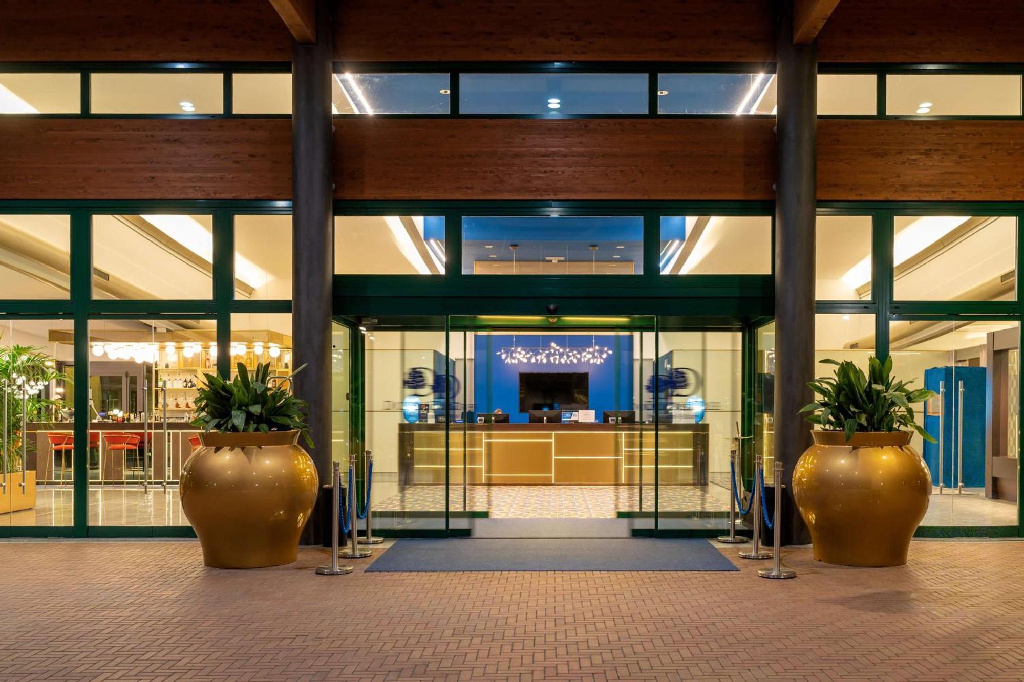 Hotel Doubletree By Hilton Milan Malpensa Solbiate Olona Exteriér fotografie